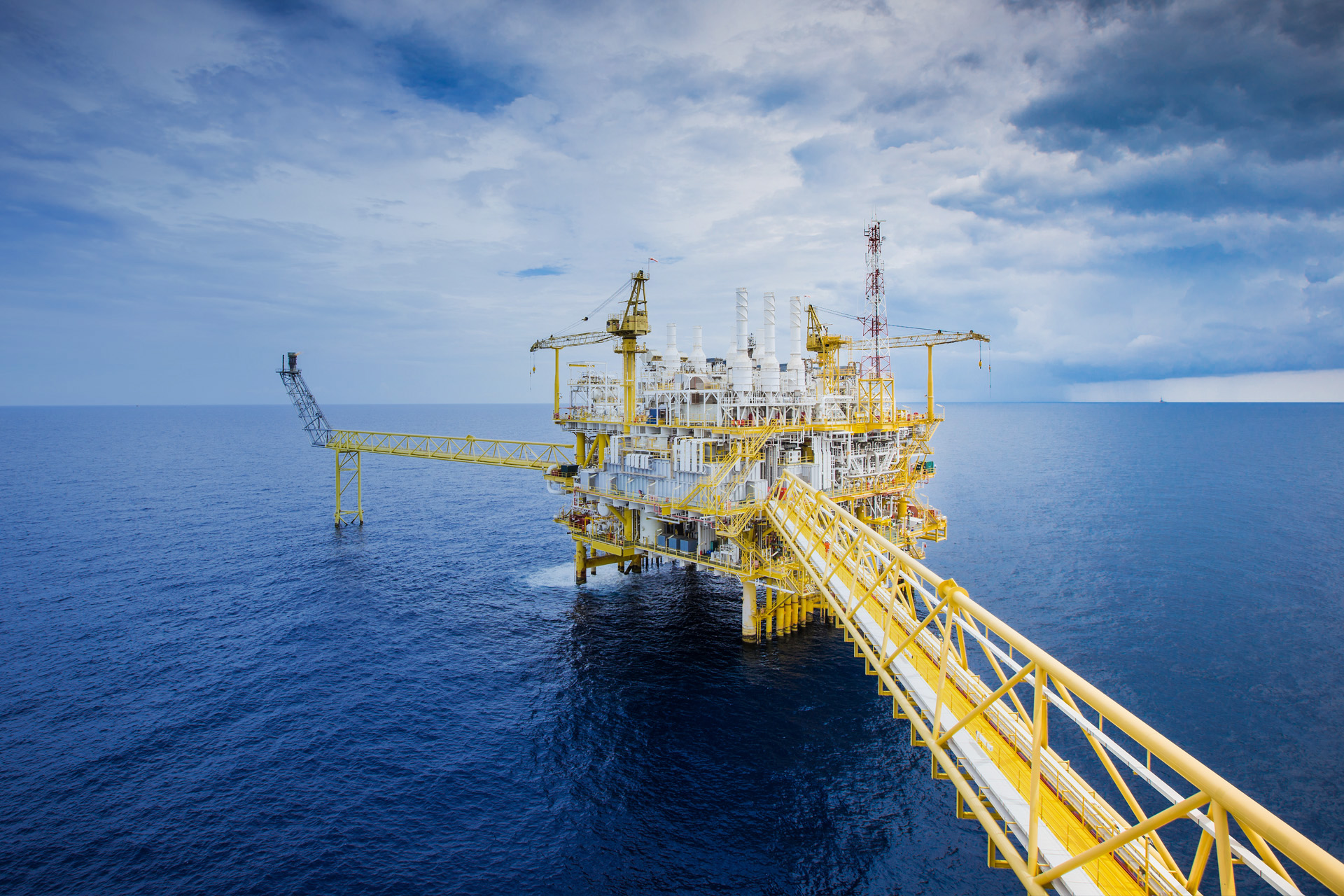 Offshore lifting services for oil and gas | Conbit