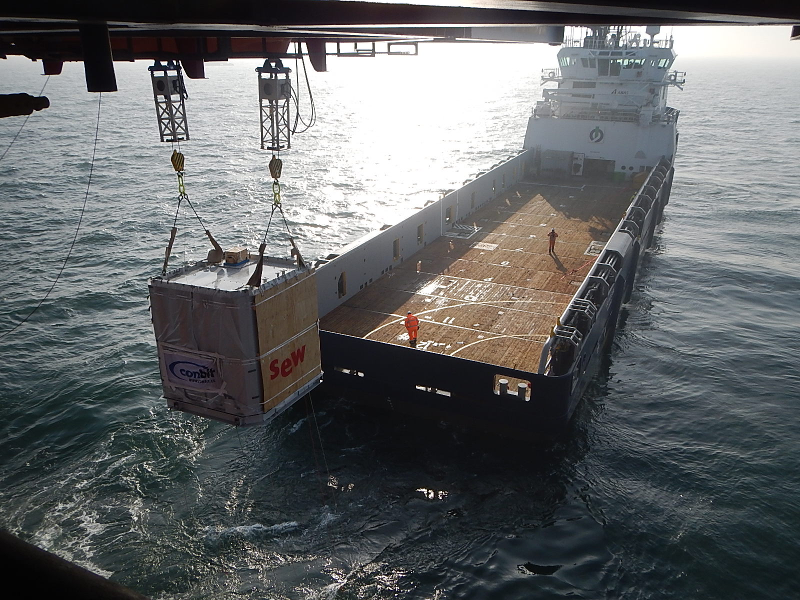 Below deck lift oil tank installation