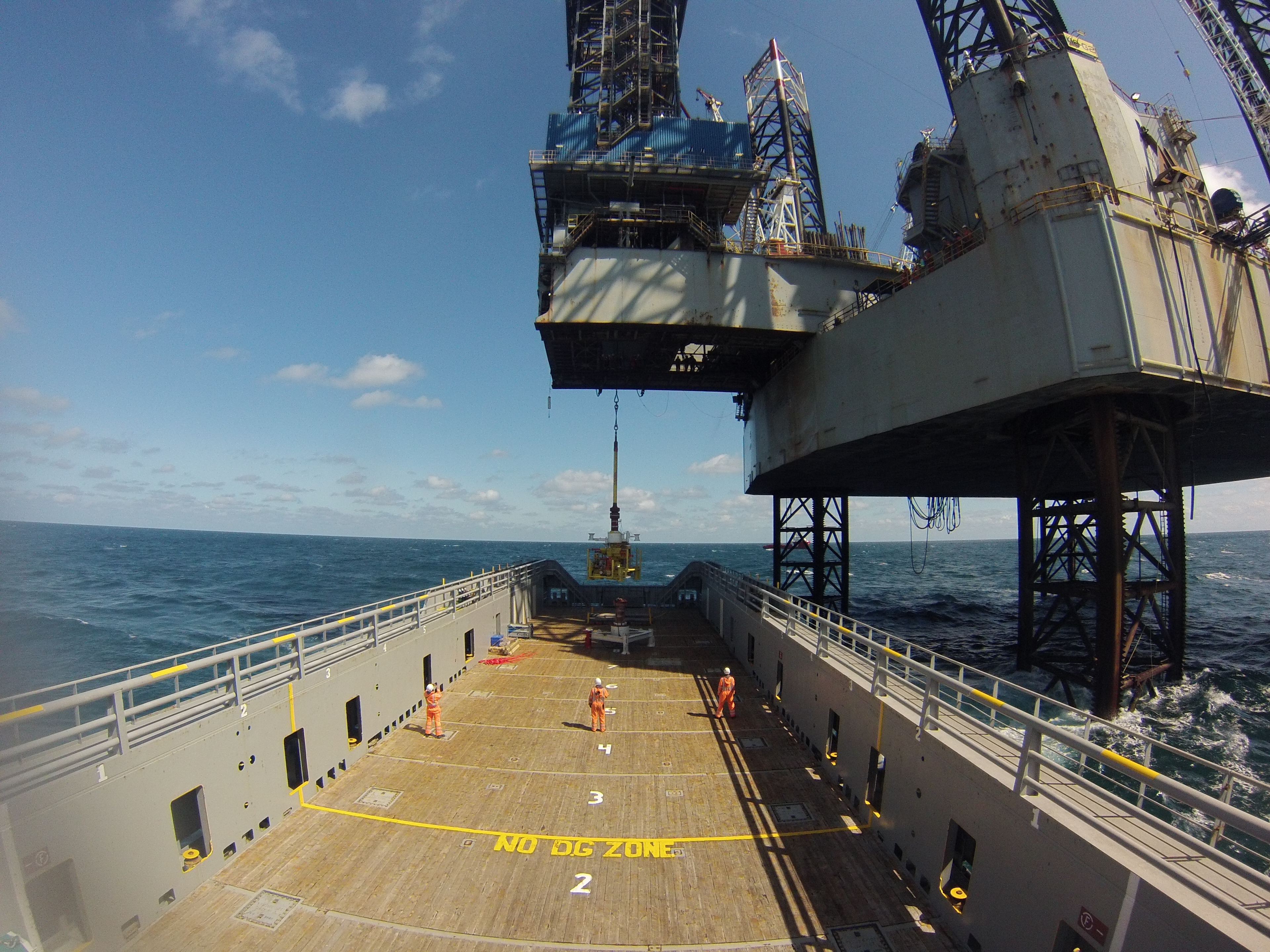 Subsea tree installation