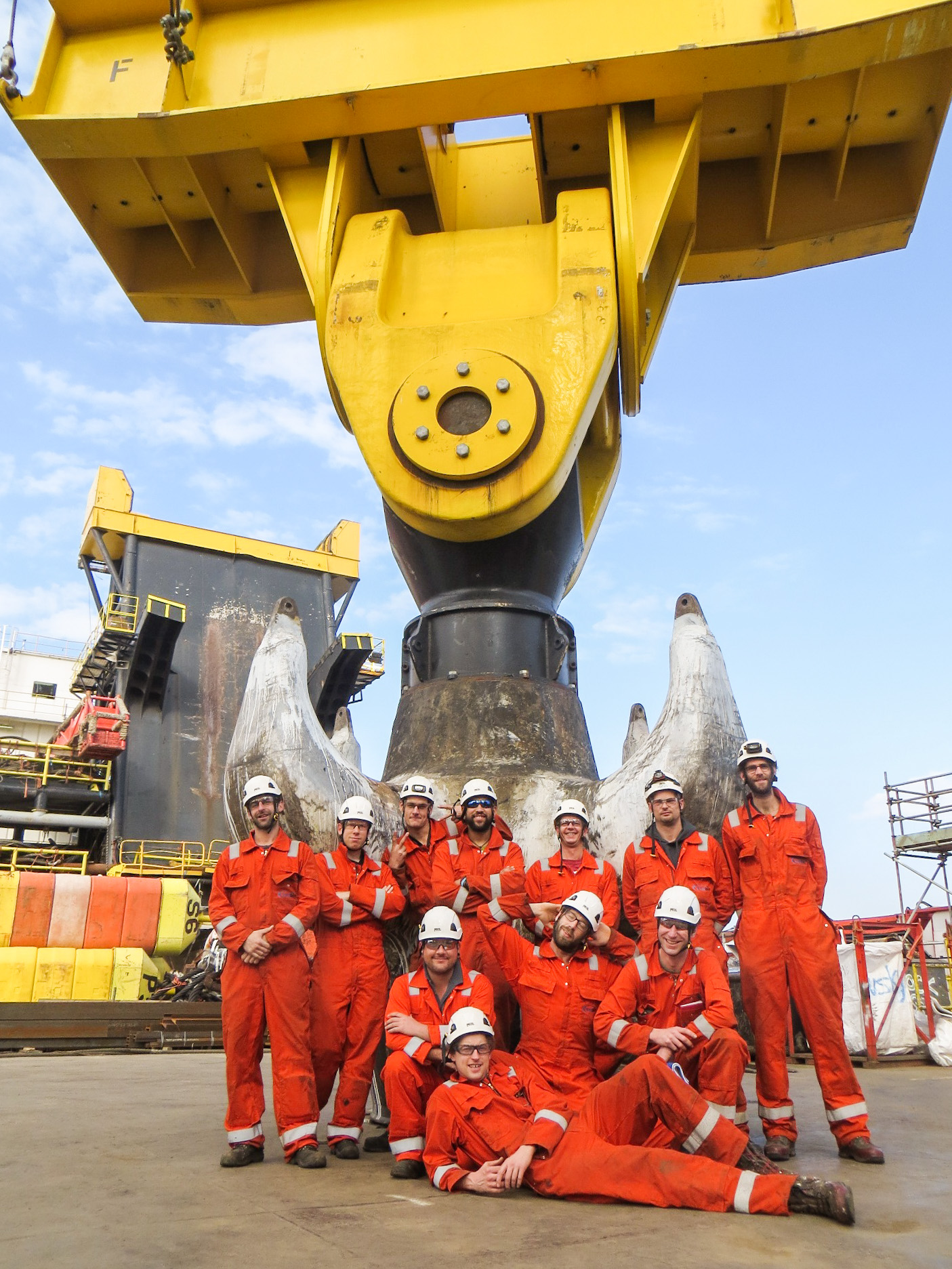 Hook up support offshore