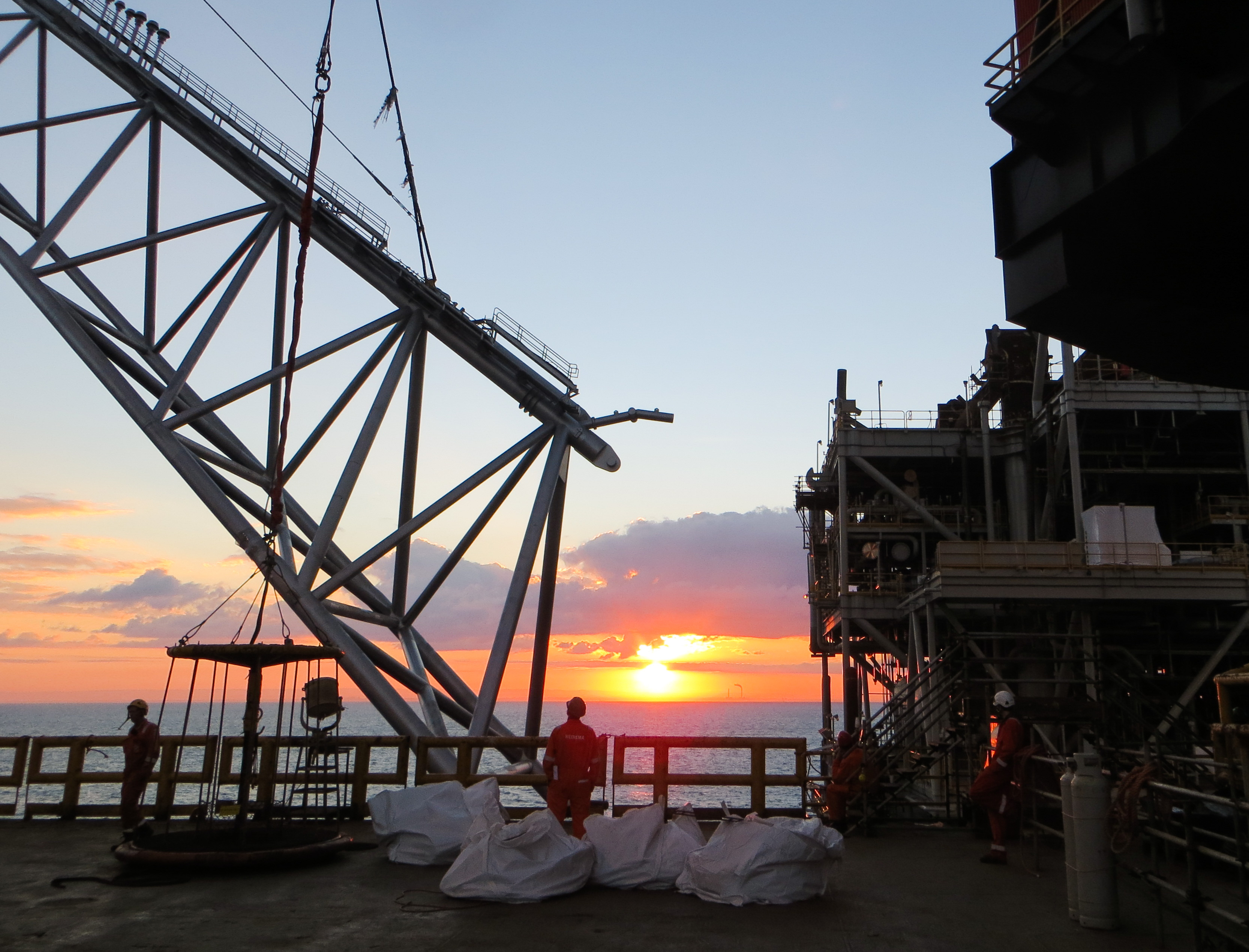 Hook up support offshore