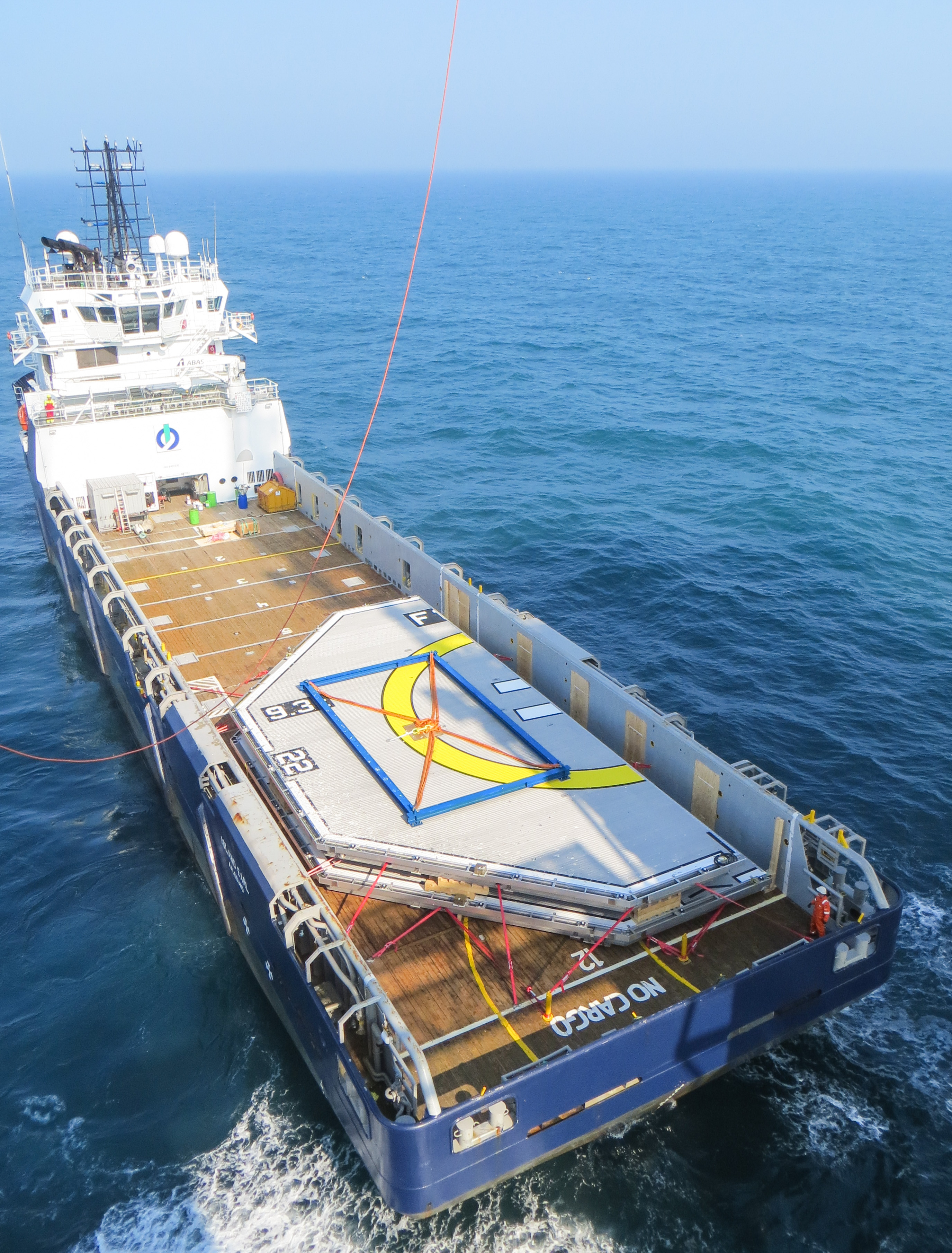 Offshore lifting helideck