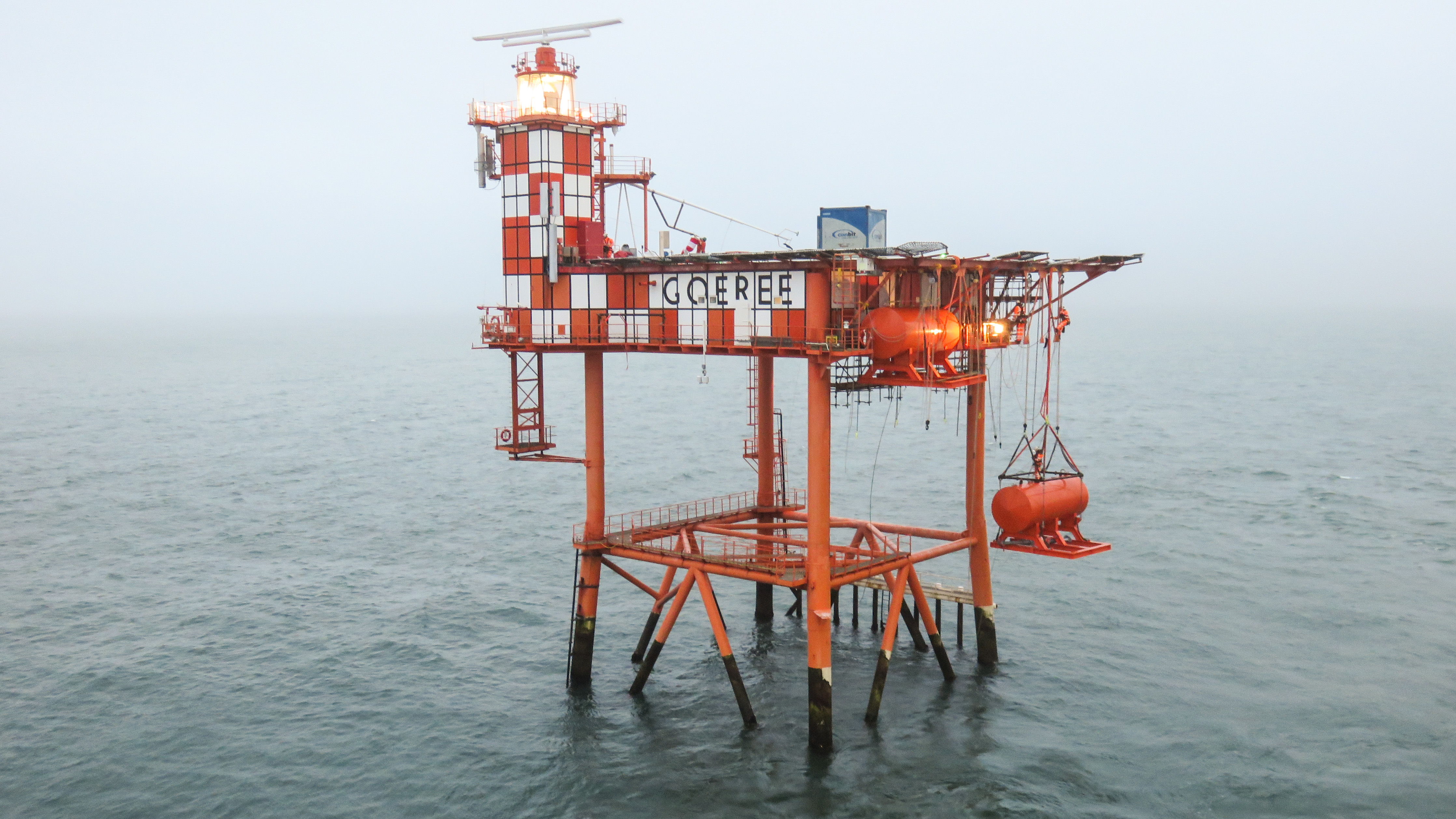 Below-deck lifting of container