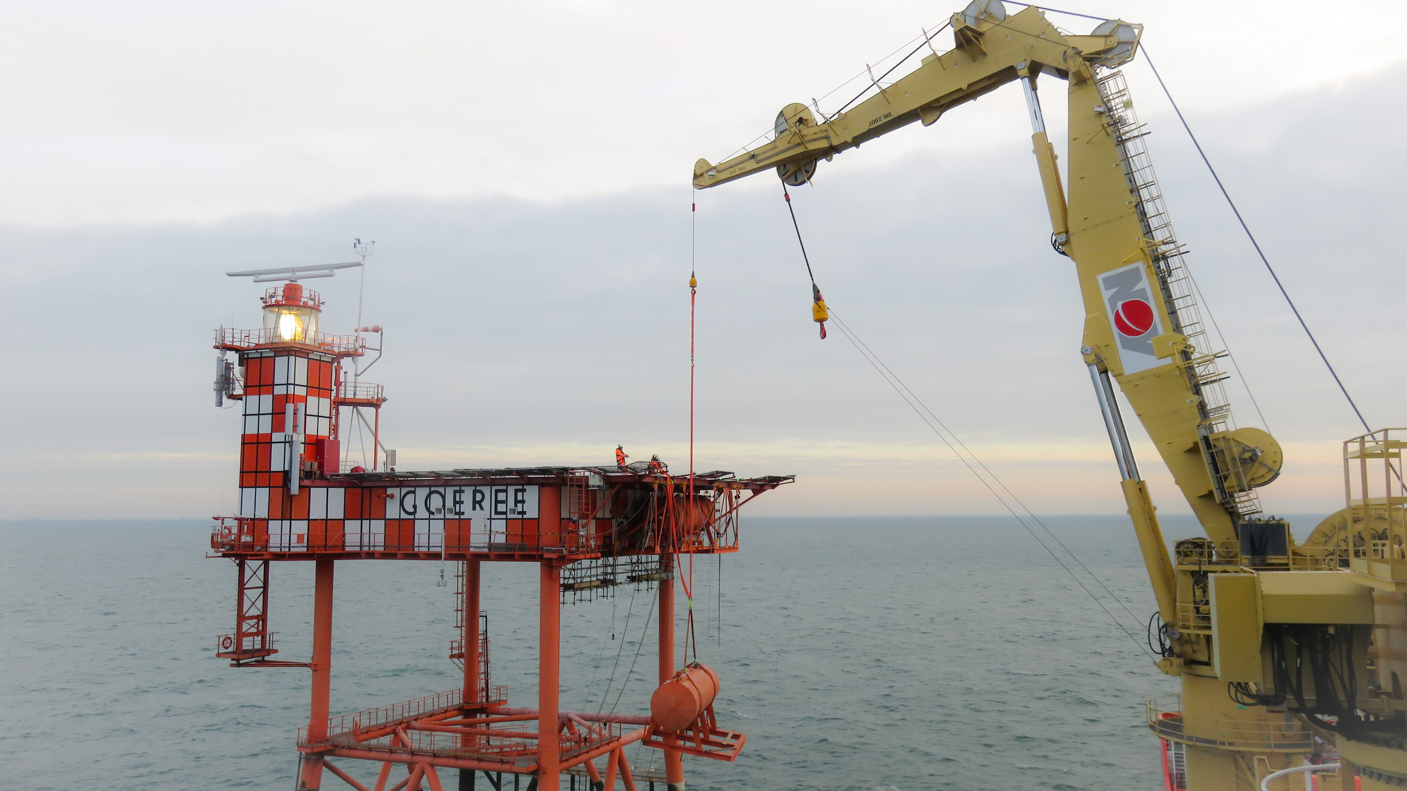 Below-deck lifting of container