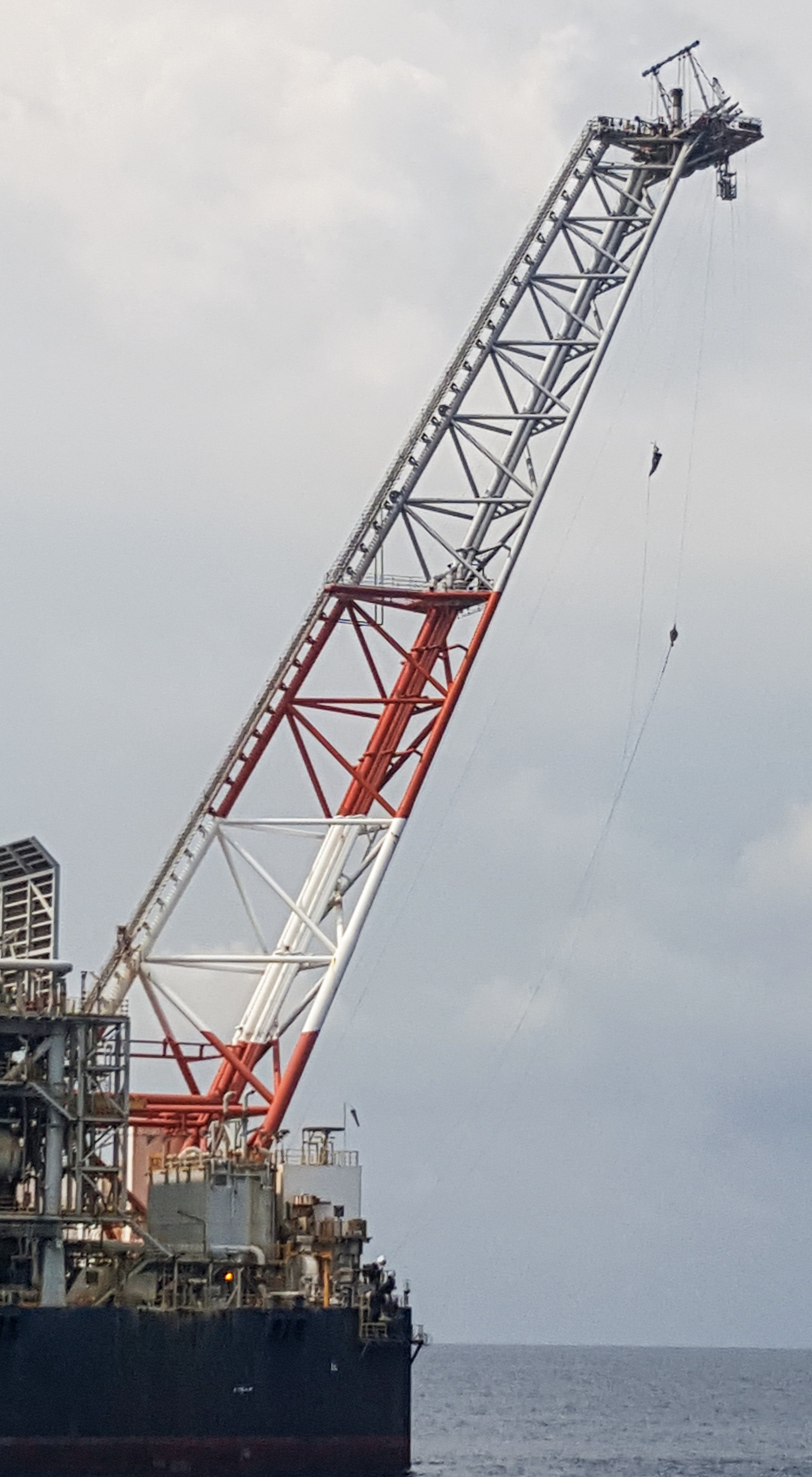 Flare tip replacement offshore