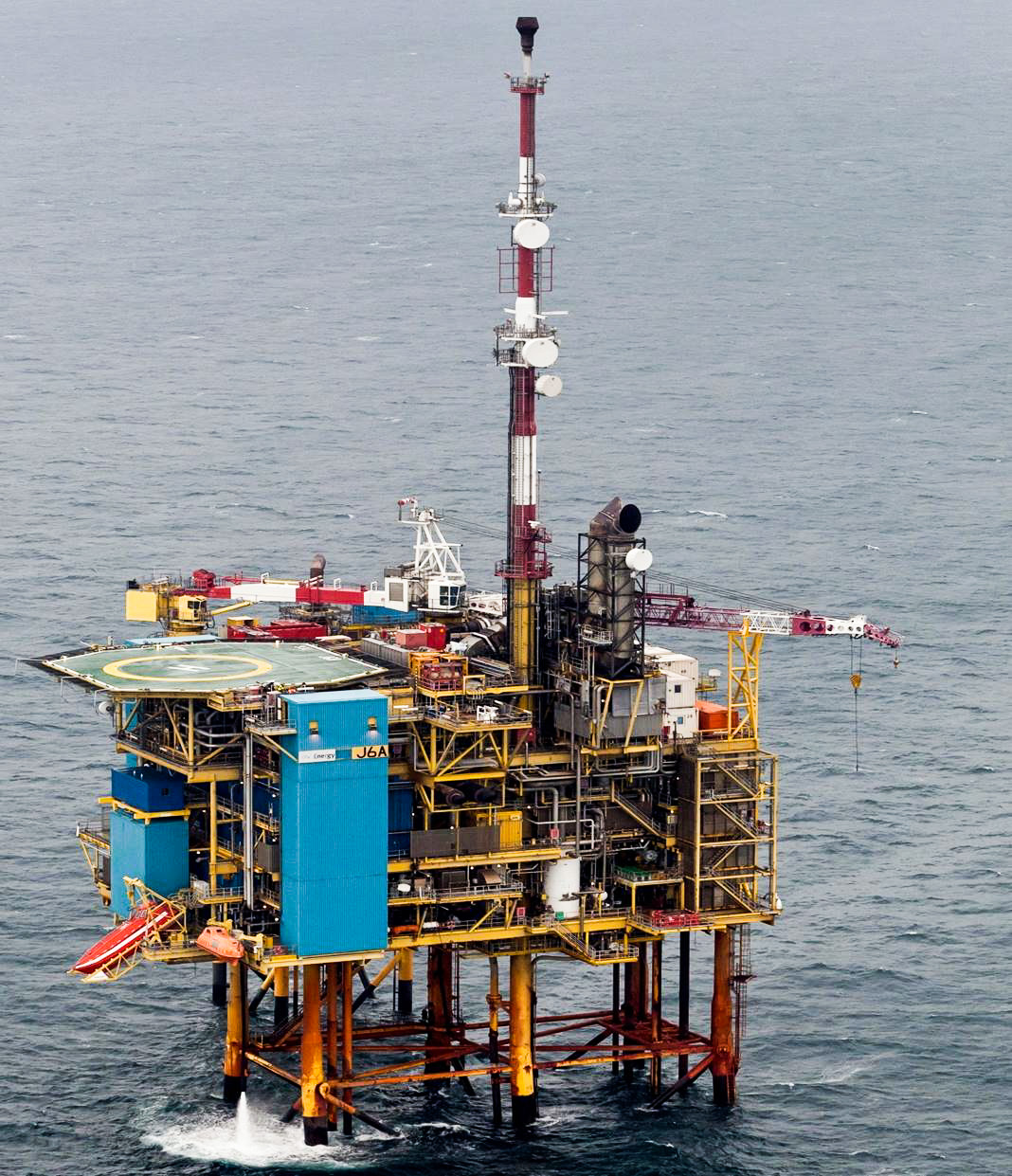 Lifting and Rigging of a cooler offshore