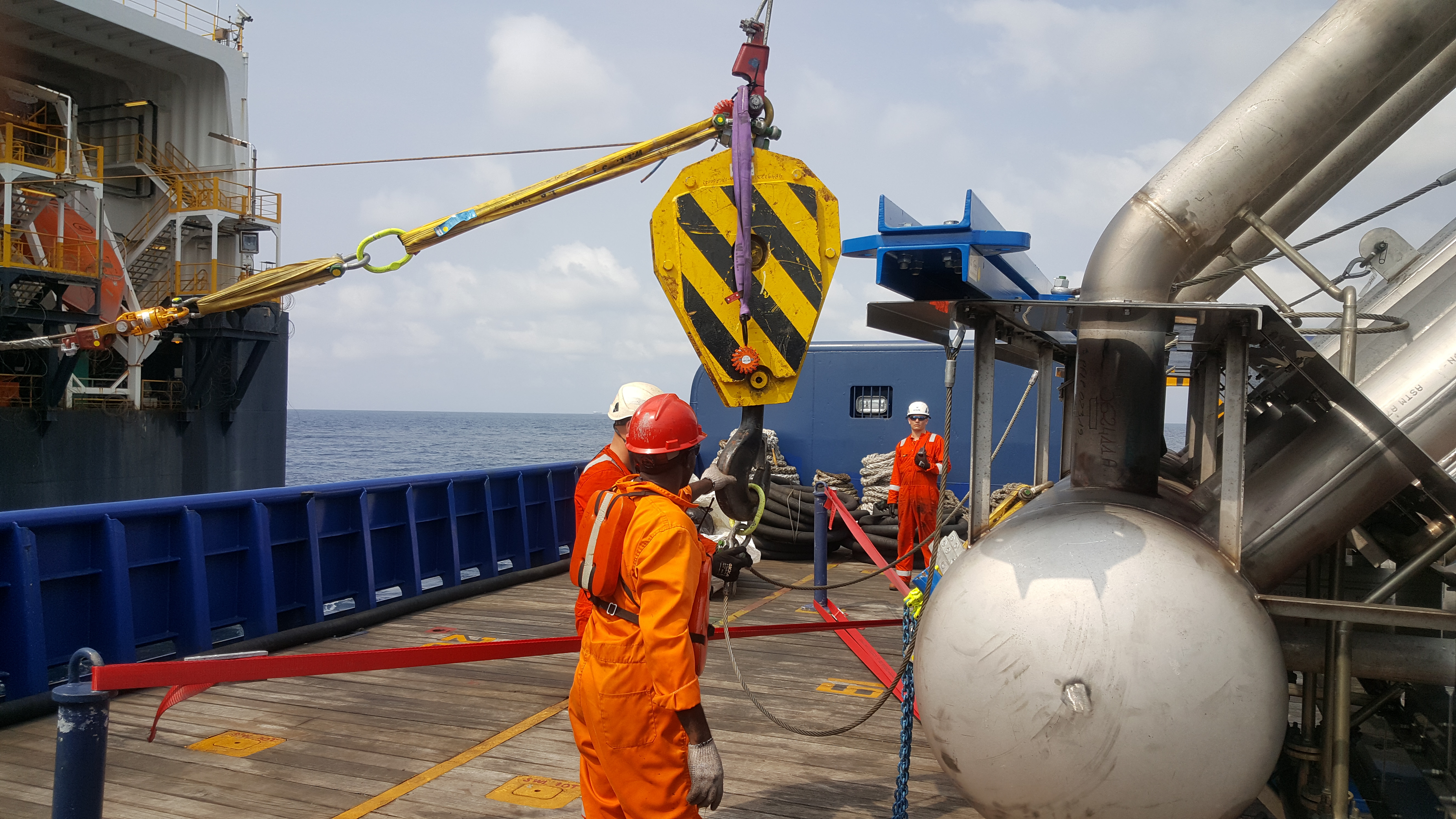 Flare tip replacement offshore